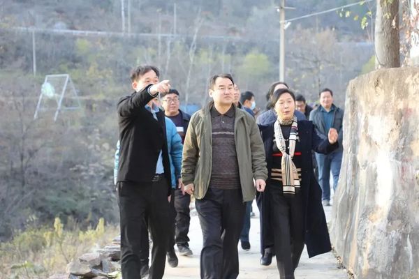 卫辉市副市长赵旺勇MG电子董事长闫银凤寺东坡调研