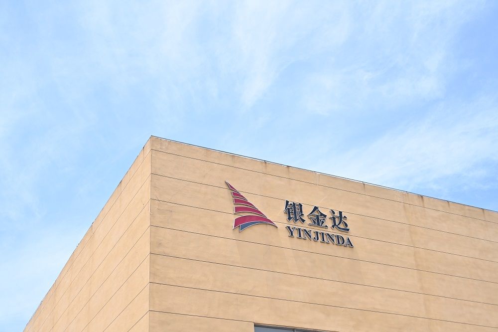 《河南日报》结合《大河财立方》刊文MG电子董事长闫银凤《这些豫企相当潮丨河南MG电子控股集团有限公司：若何将“一米宽”做到“千米深”》专题访谈