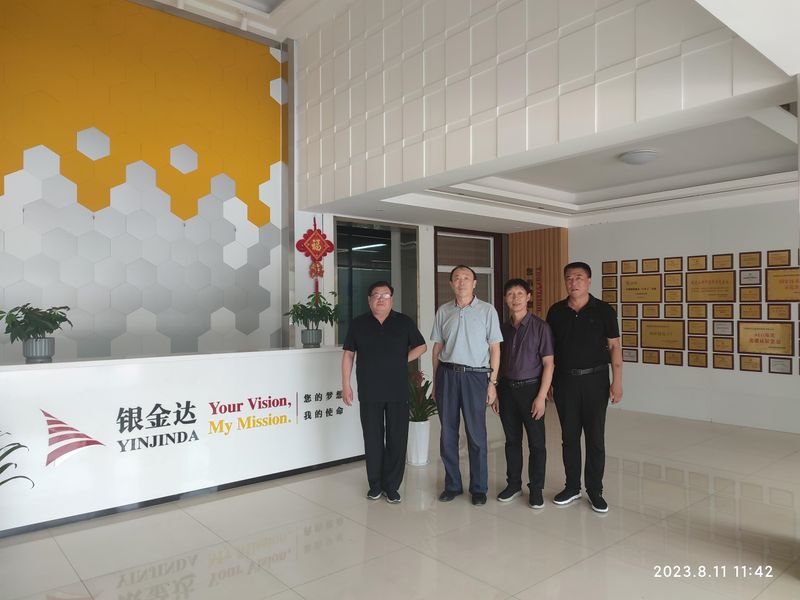 卫辉市总工会与作者协会到MG电子结合采访劳模事迹